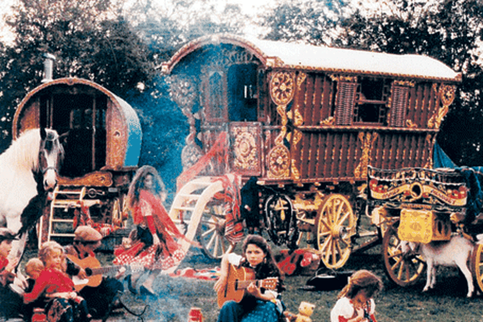 My Gypsy childhood, Life and style