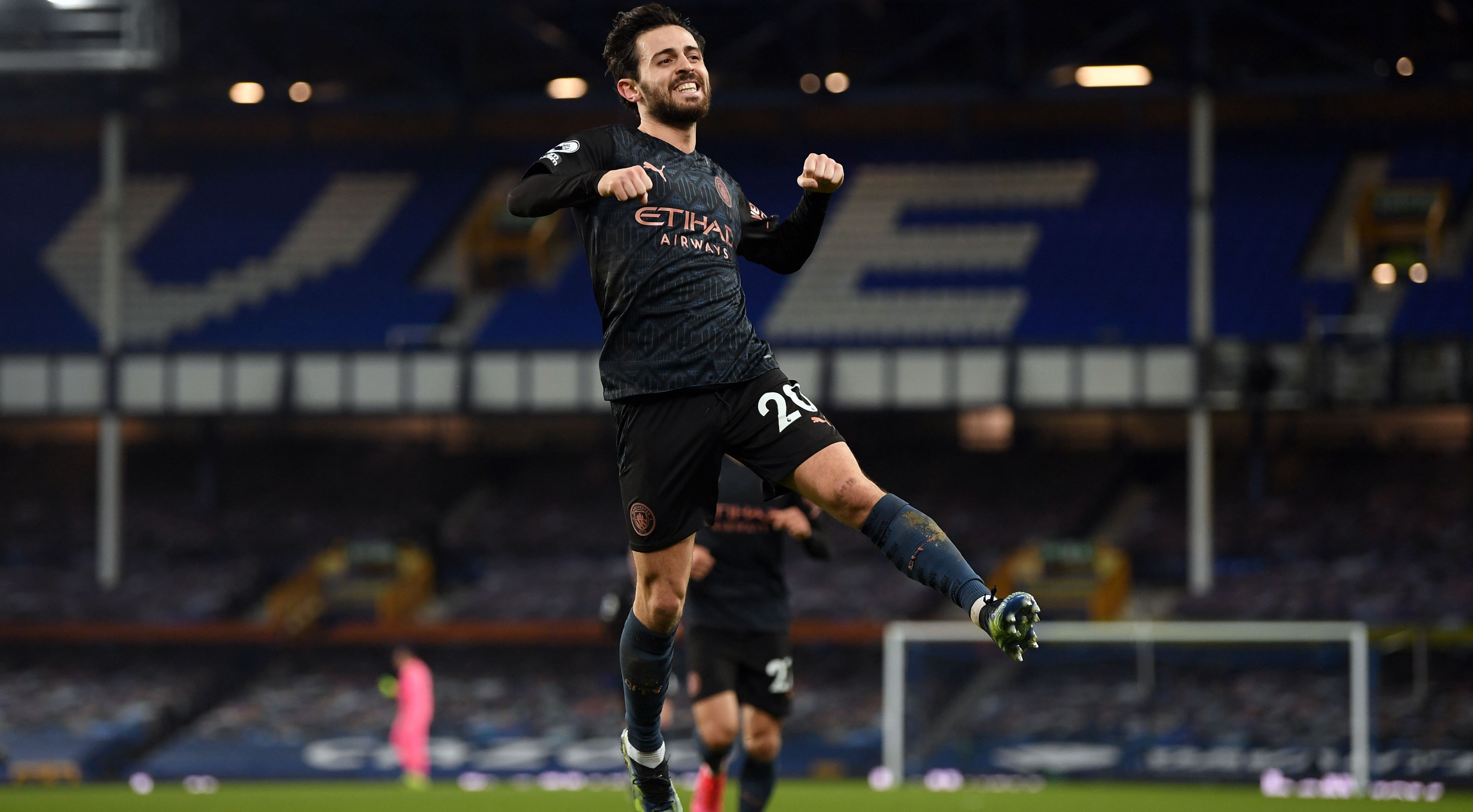 Everton pull off derby win at Liverpool, Manchester City crush