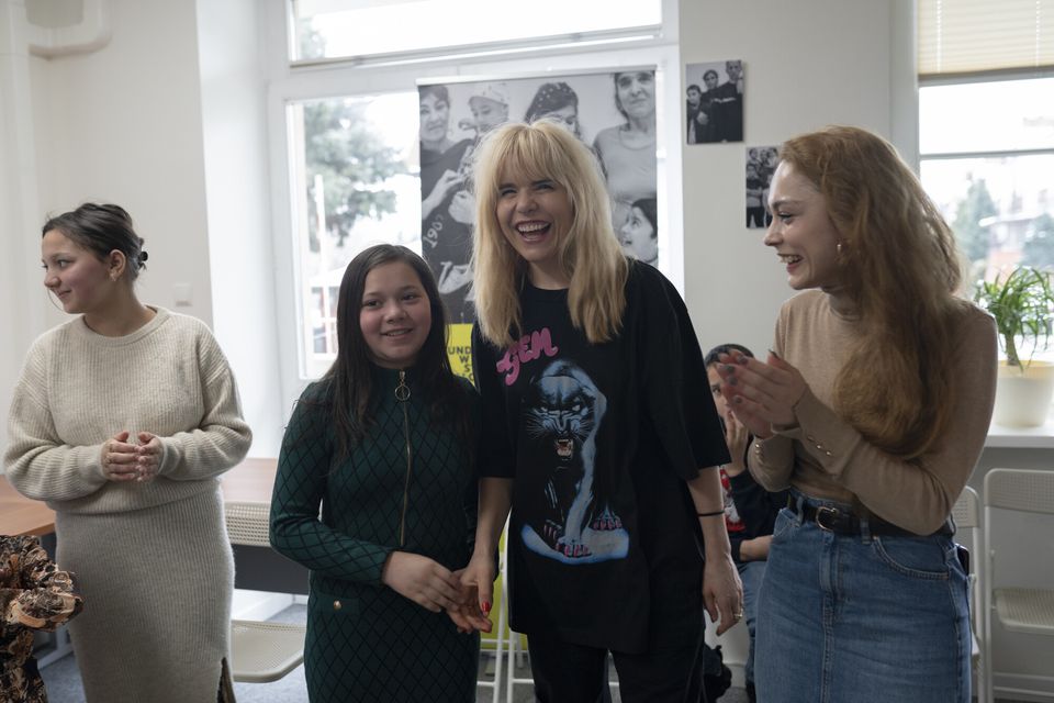 Paloma Faith takes part in a music and dance workshop for Roma refugees from Ukraine, at the community centre in Warsaw, Poland (Andreea Campeanu/DEC/PA)