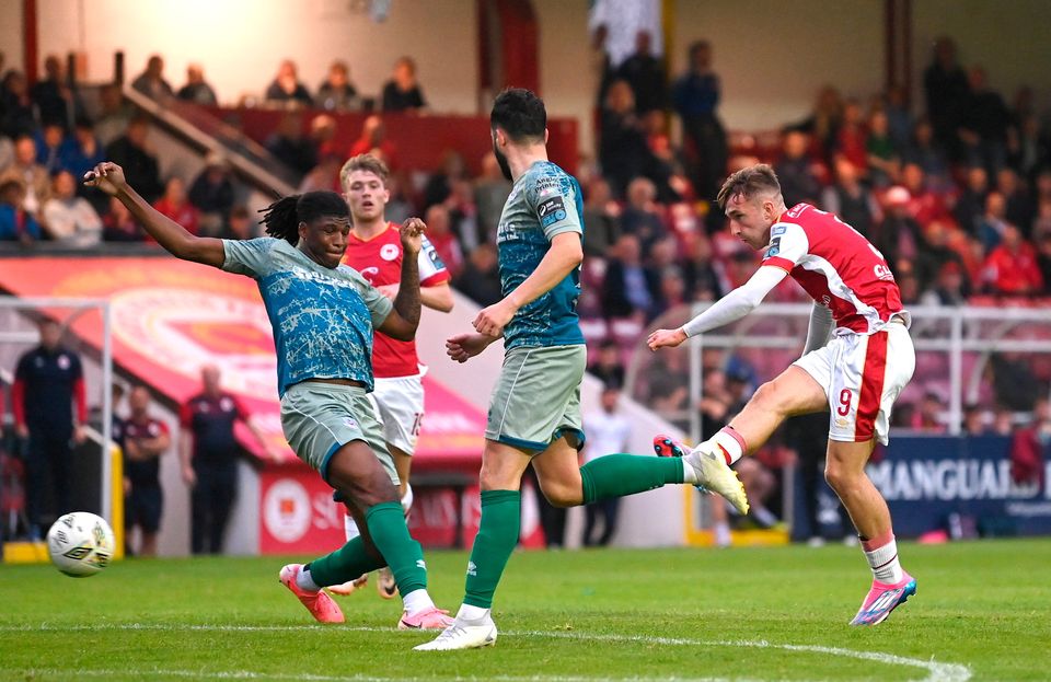 Mason Melia of St Patrick's Athletic shoots to score his side's fourth goal during the SSE Airtricity Men's Premier Division win over Drogheda United at Richmond Park in Dublin. Photo: Stephen McCarthy/Sportsfile