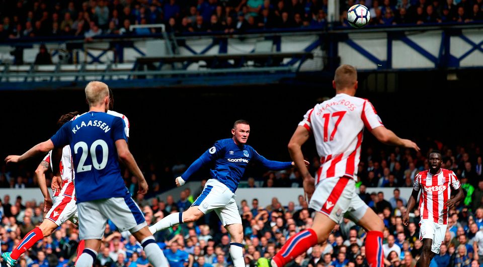 Wayne Rooney of Everton (c) scores the opening goal   Photo: Getty