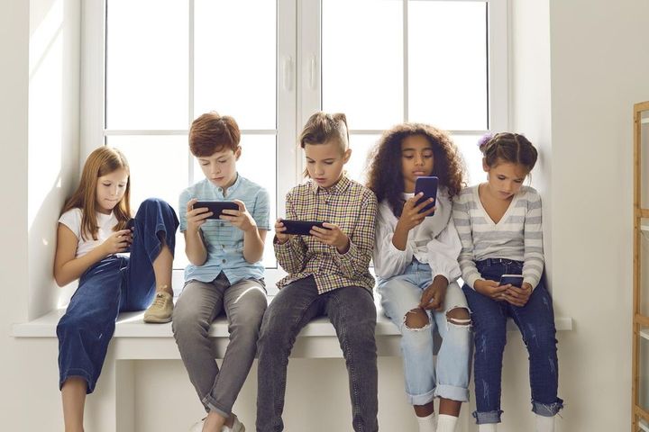 Florida bans under 14s from using social media and restricts access for under 16s in attempt to protect children&s mental health