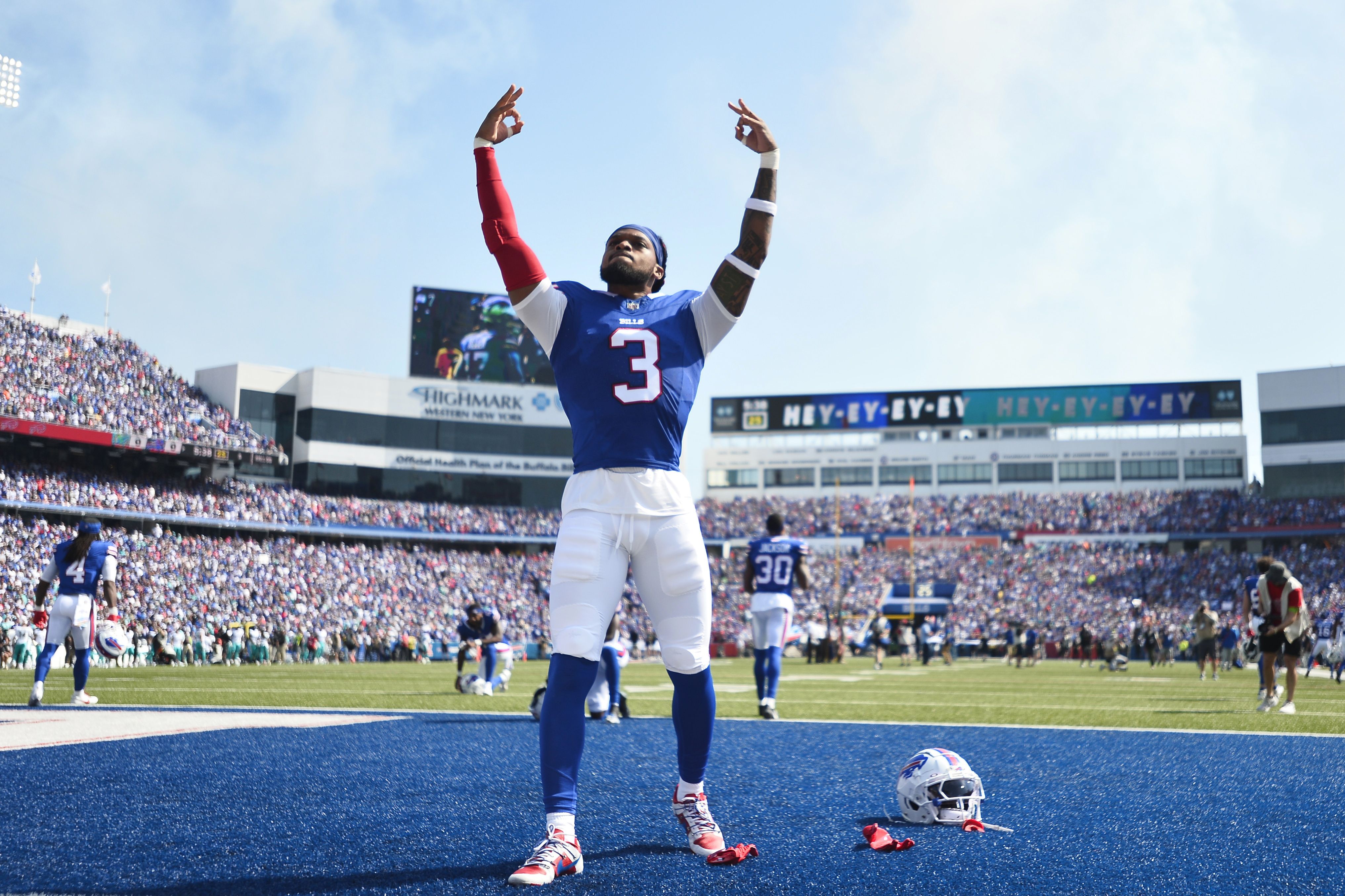 Damar Hamlin is BACK! Buffalo Bills star suits up and prays with his  team-mates ahead of emotional return to the NFL nine months after he  suffered a cardiac arrest on the field