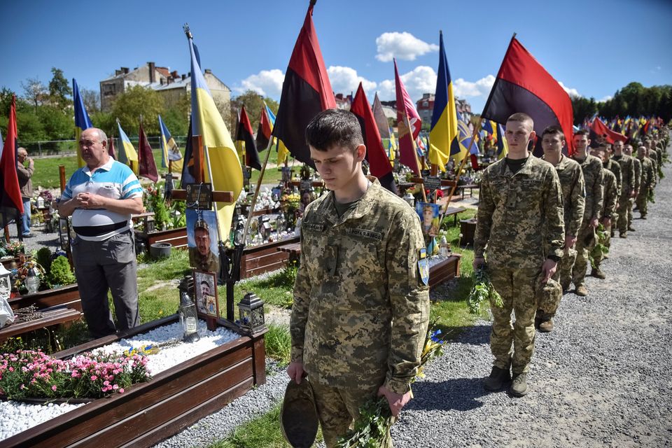 Military cadets visit graves of fellow soldiers killed by Russian attacks on Ukraine to mark the Orthodox feast of Palm Sunday in Lviv. Photo: Reuters
