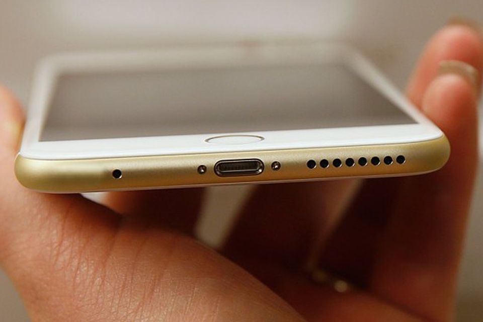 Insiders say Apple s iPhone 7 won t feature a headphone port