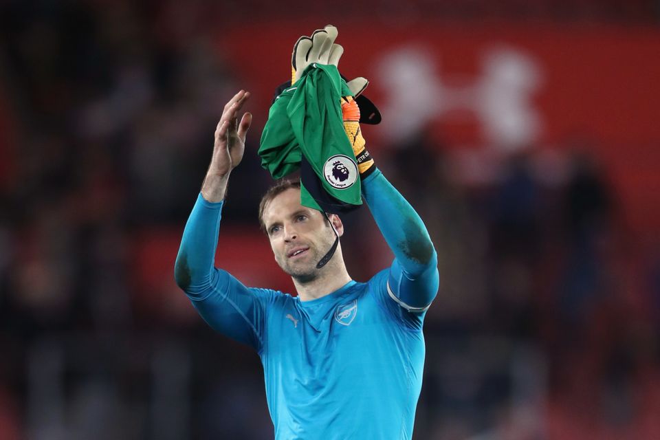Arsenal goalkeeper Petr Cech has urged the club to keep the team together this summer