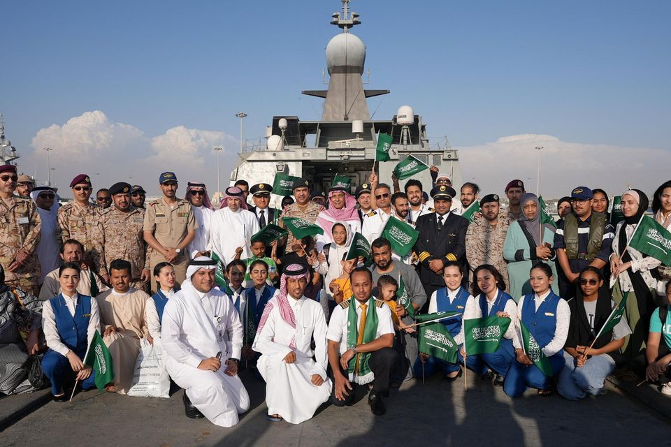 Saudi citizens and staff of Saudi Airline arrive at Jeddah Sea Port after being evacuated by the Saudi navy. Photo: Saudi Ministry of Defence