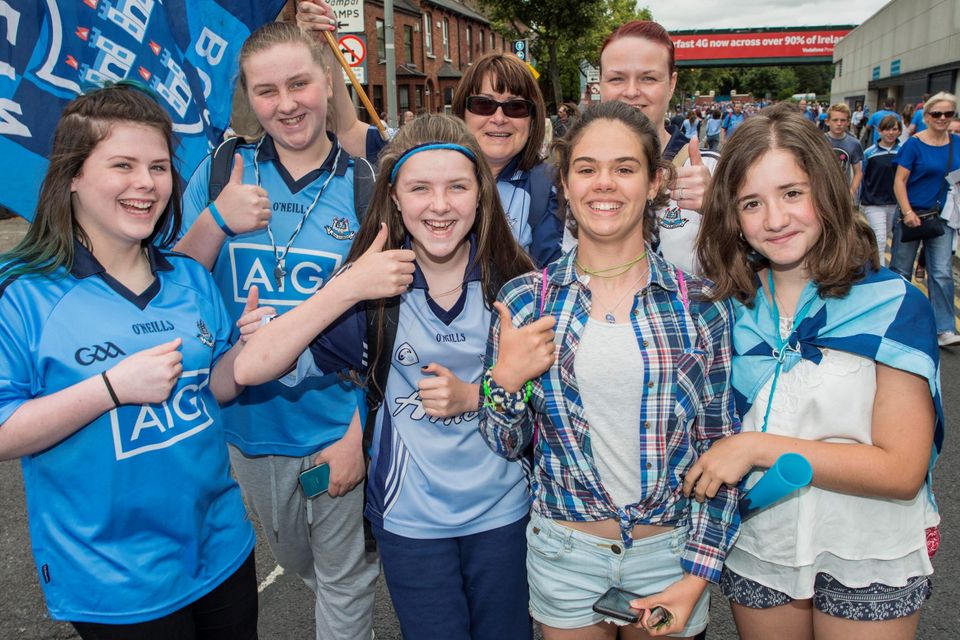 Sunday 12 July 2015. Croke Park. Leinster FInal, Dublin v Westmeath. Front L to R: Niamh Montague (14), Saoirse O’Brien (12), Sadhbh O’Brien (14) Carmen Gonzalez (14) Maialen Hidalgo (14). Back row: Fiona and Emma O’Brien. Ballyfermot.
