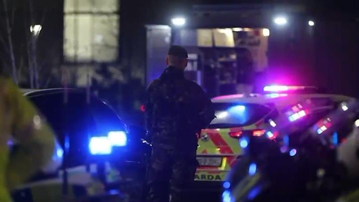 Man arrested (30s) as bomb unit determines suspect device at Liffey Valley was ‘non-viable’