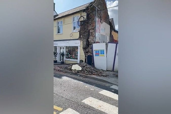 Le magasin de Wicklow a été contraint de fermer après l’effondrement du bâtiment voisin.