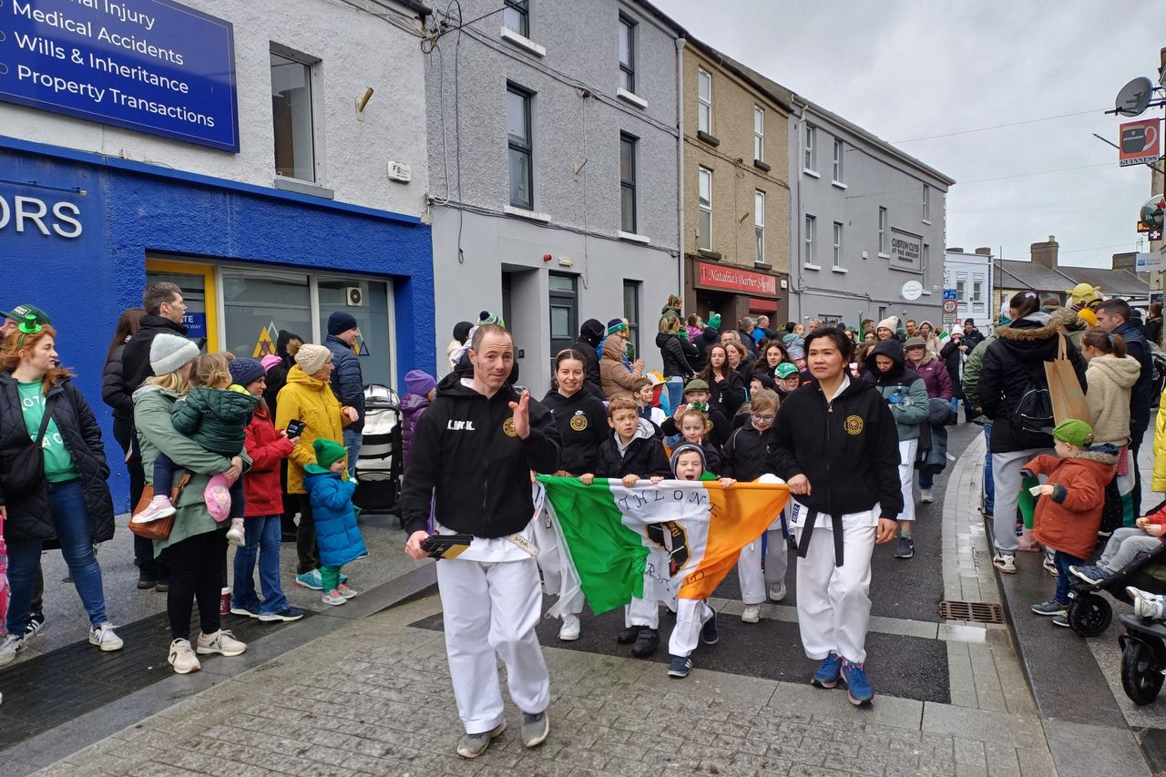 Westmeath crowds line streets of Athlone for spectacular Bank Holiday ...