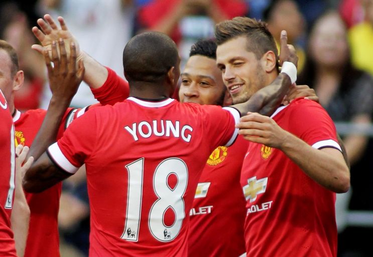 Manchester United's Morgan Schneiderlin (R) celebrates scoring a goal with Ashley Young (L) and Memphis Depay (C)
Action Images via Reuters / Anthony Bolante
Livepic
EDITORIAL USE ONLY.