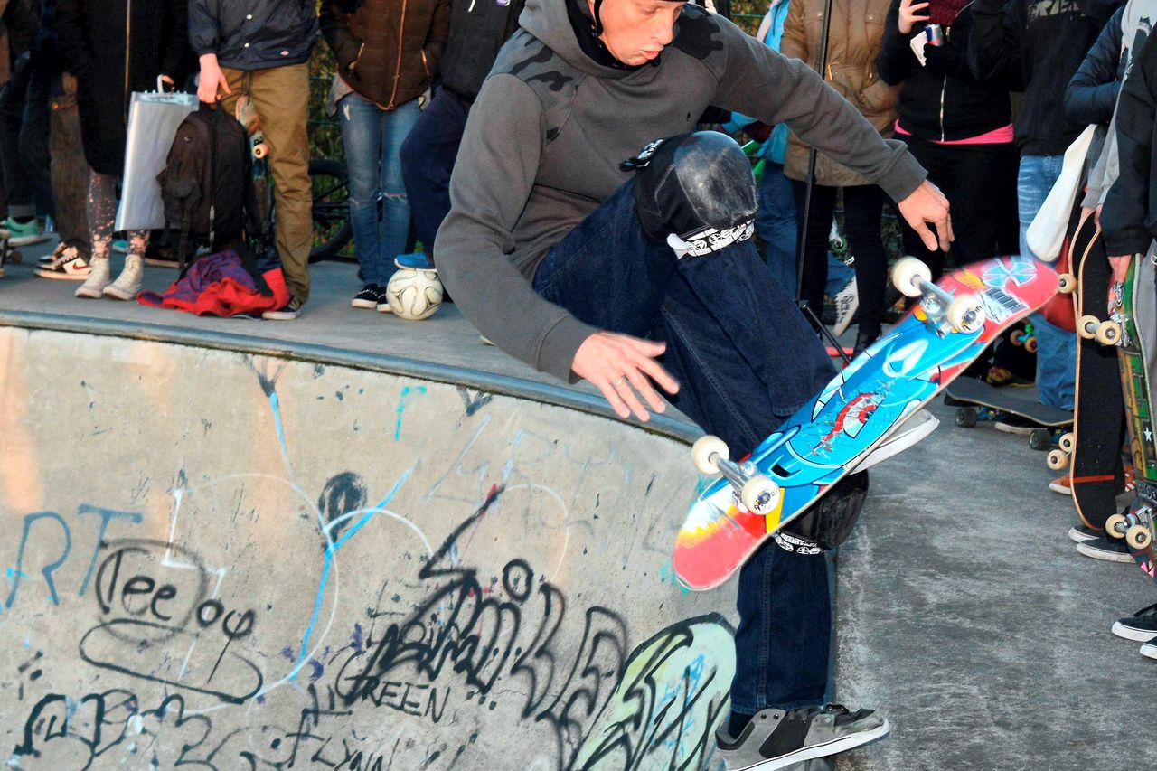 Video: Tony Hawk yells at San Diego skaters, 'do a kickflip