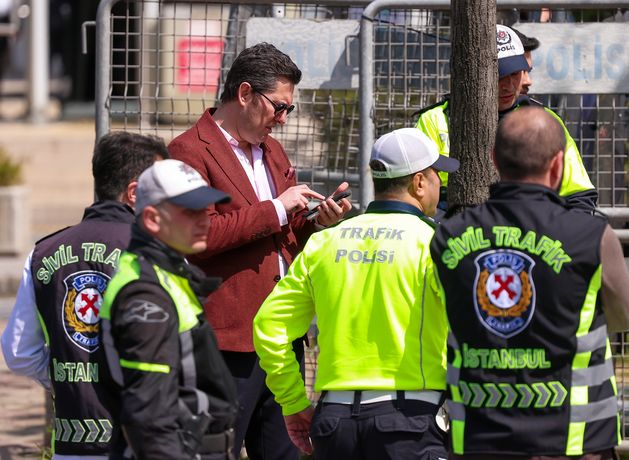 One dead, four injured in shooting at Israeli consulate in Istanbul, Turkey