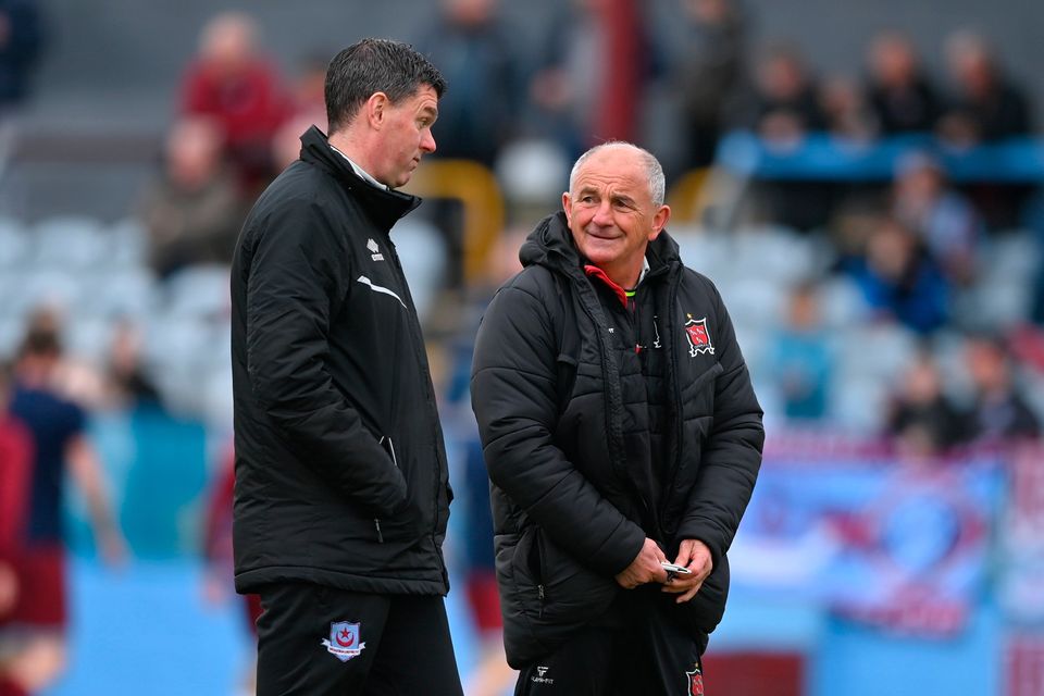 Drogheda United manager Kevin Doherty (left) with Dundalk manager Noel King before the Louth derby at Weavers Park in Drogheda yesterday. Photo: Ben McShane/Sportsfile
