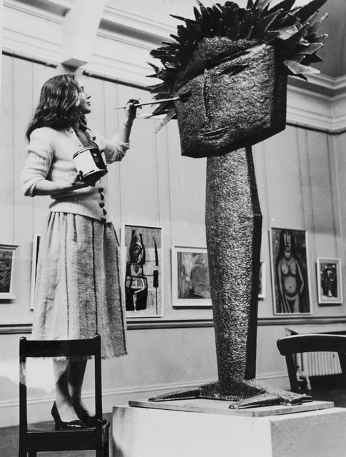 Sculptor Hilary Heron