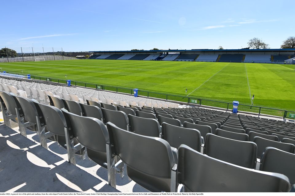 Vue générale du stade et du stade depuis la tribune nord réaménagée du parc Walsh