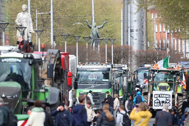 Queues forming at petrol stations as army moves to clear blockades and gardai warn protests threaten food and fuel supply
