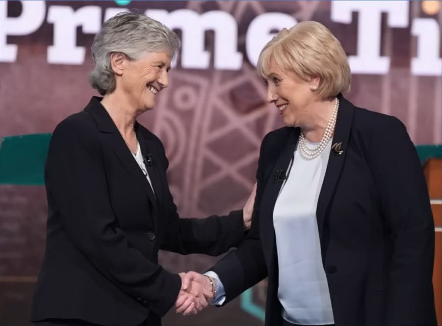 La photo de Catherine Connolly et Heather Humphreys diffusée sur Jimmy Kimmel Live. Photo : Jimmy Kimmel en direct.