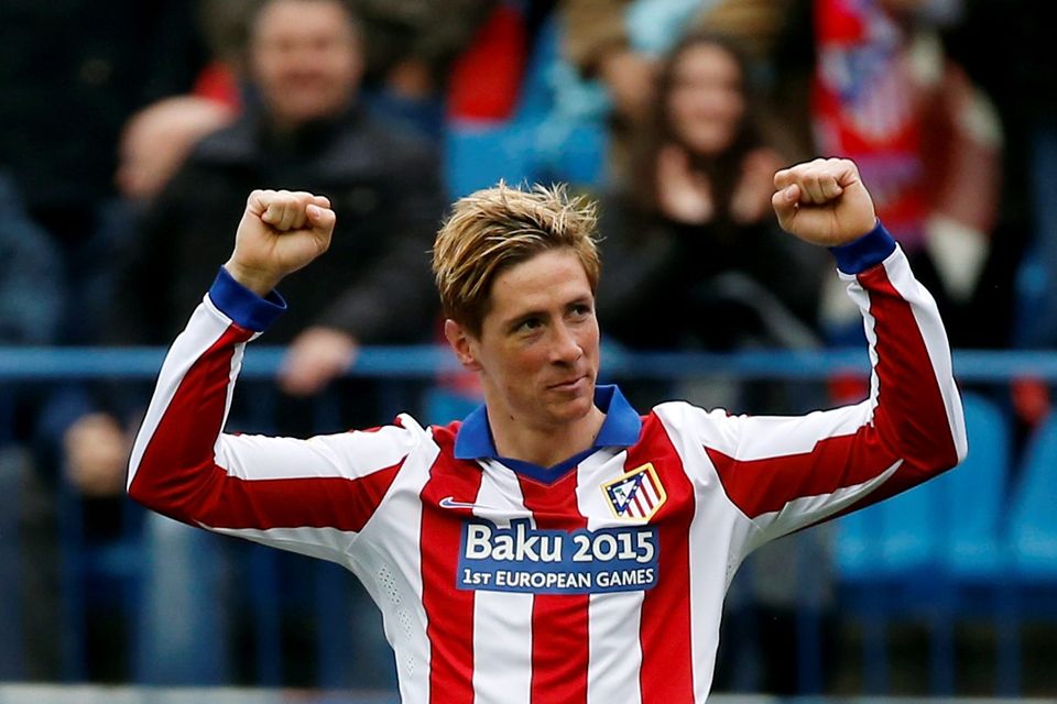 Atletico Madrid's Fernando Torres celebrates after scoring a goal against Getafe during their Spanish first division soccer match at Vicente Calderon stadium in Madrid (REUTERS/Sergio Perez)