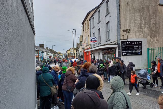 Westmeath crowds line streets of Athlone for spectacular Bank Holiday ...