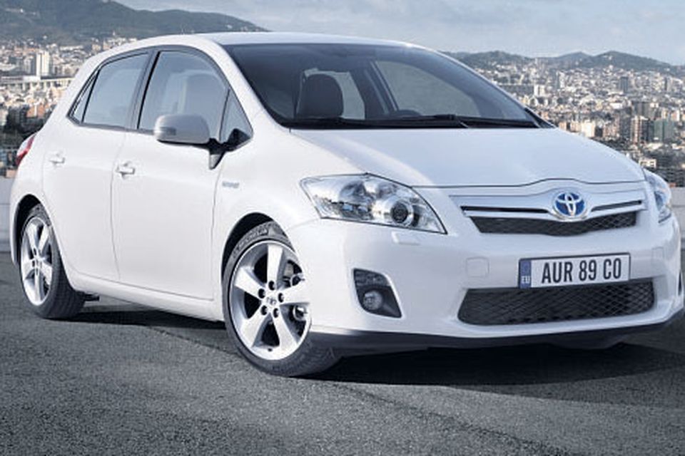 Toyota auris hybrid ev deals mode range