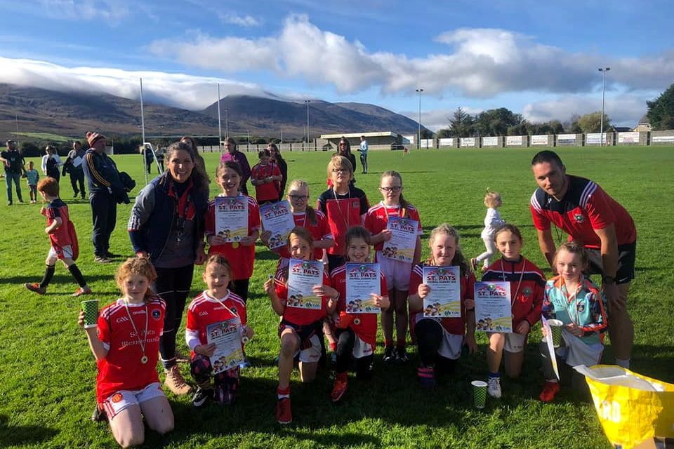 St Pats U10 girls showing their certificates on the last day of St pats Academy last Sunday with mentors Fiona and Nigel