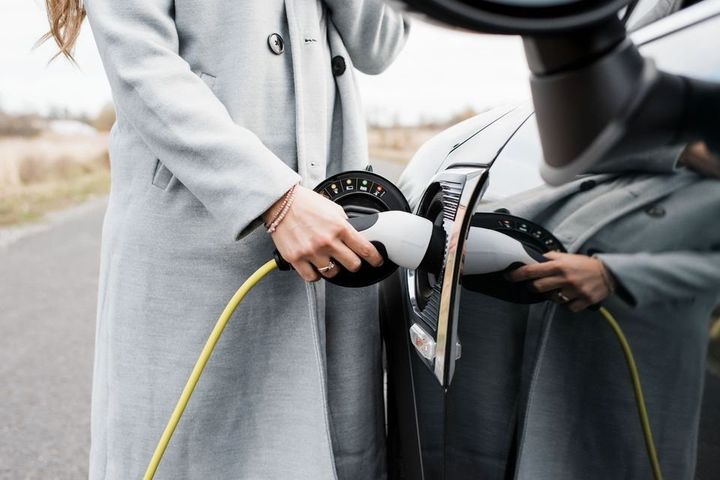 Spend on charging of electric vehicles is up 72pc in year to April, AIB figures show
