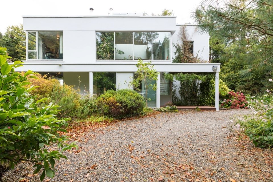 The exterior of Kostas Wootis' home, which is situated in a woods in Co Clare.