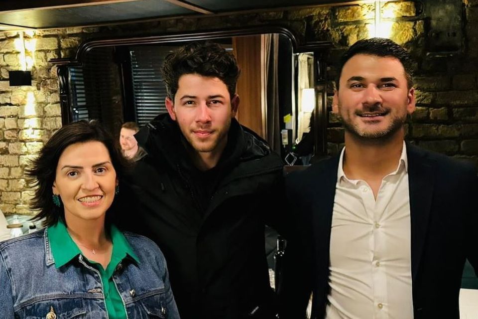 «Encantado de conocerte»: la estrella de Hollywood Nick Jonas vista en un restaurante de Dublín