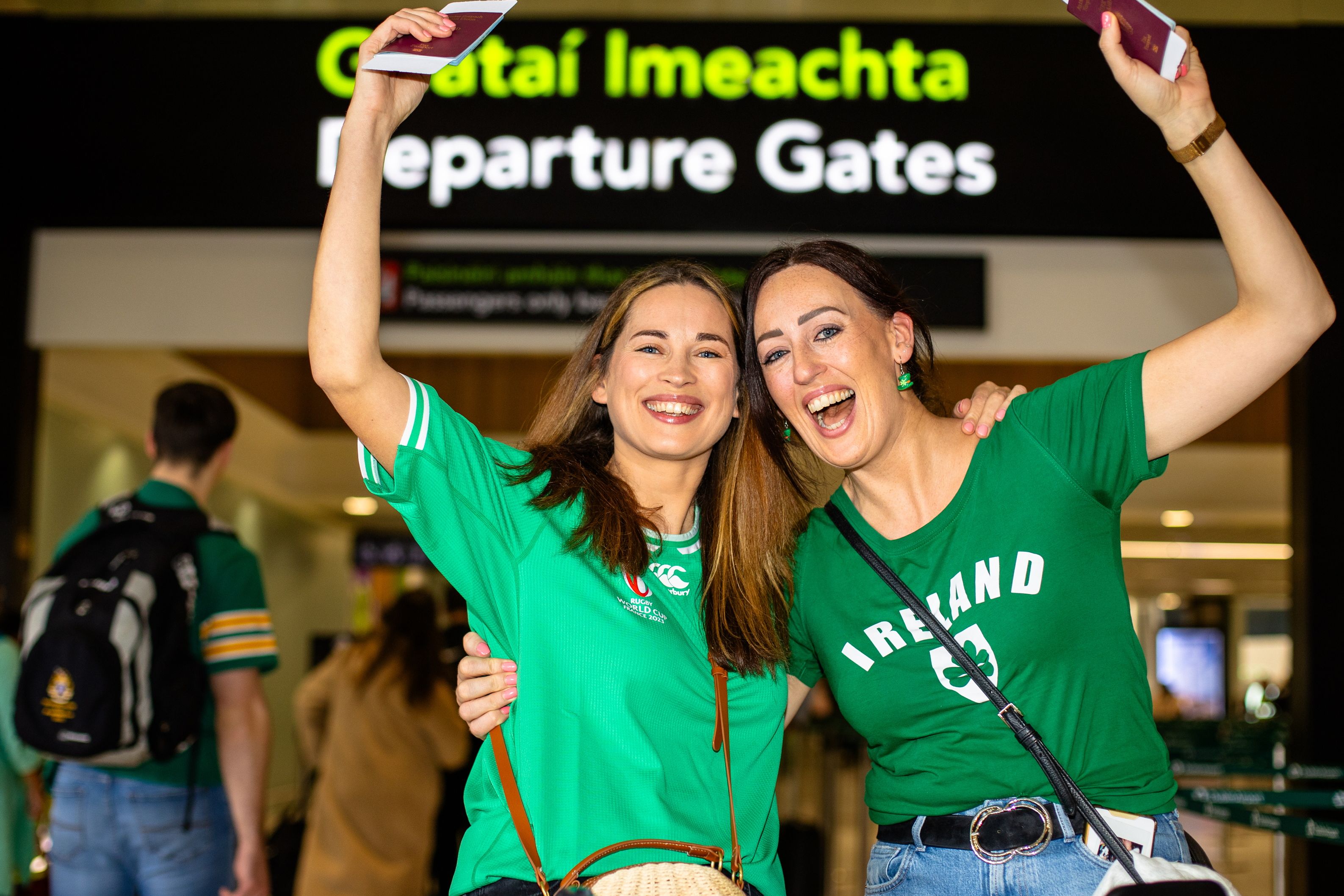 «Все совершенно расстроены»: ирландские фанаты регби покидают аэропорт Дублина перед матчем чемпионата мира против Шотландии