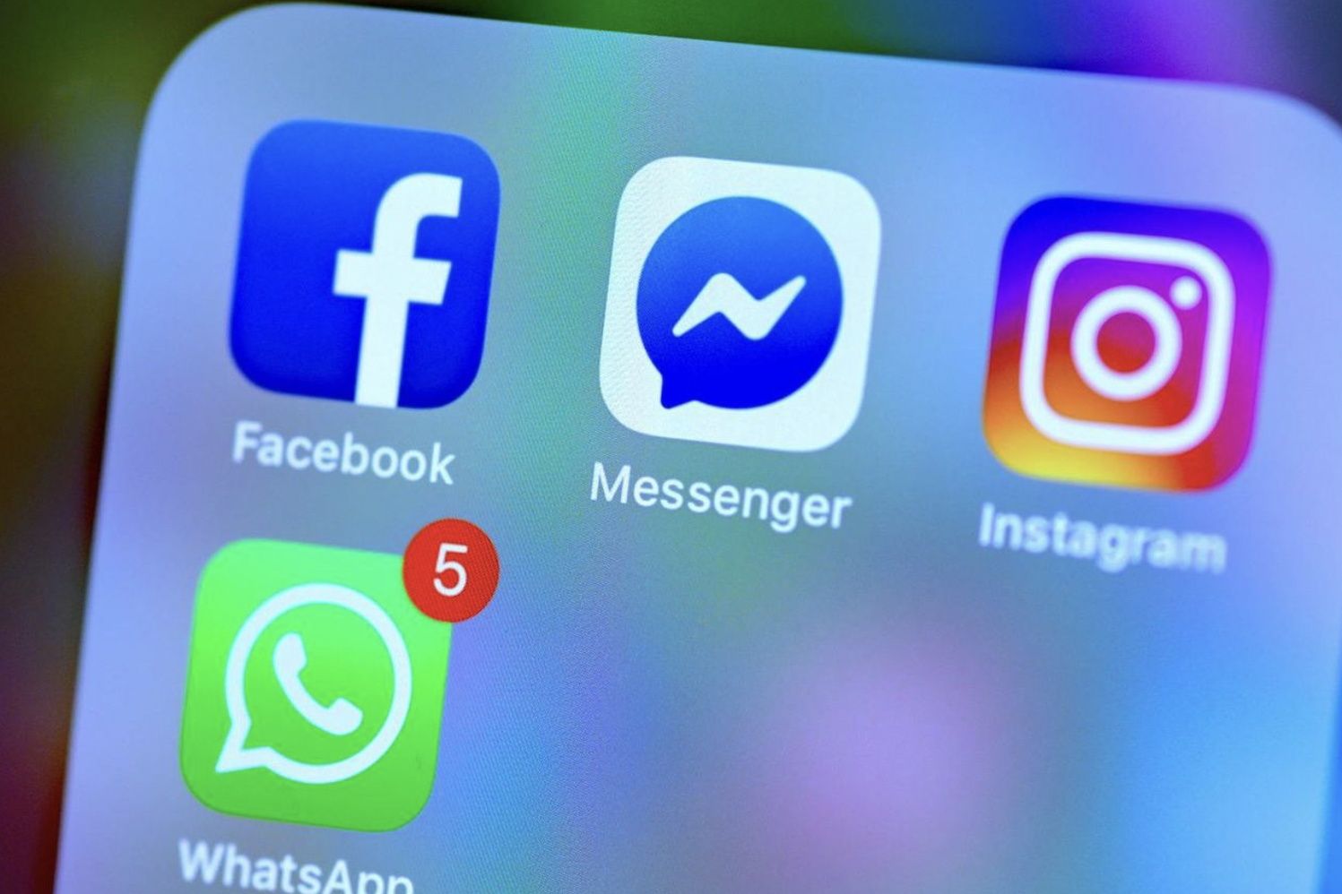 Facebook и Instagram начинают взимать 12,99 евро в месяц за каналы без рекламы; в марте цена вырастет