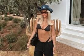 Fans were not happy that she flew her sister on Ryanair after booking private jet for pal