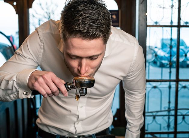 成功のためのレシピ – 単一のコーヒーショップを「ロック」ソリッドフードブランドに育てたLouth起業家に会いましょう