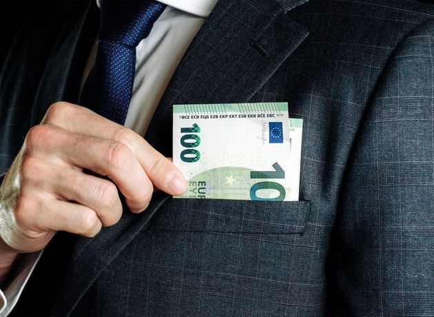 Bankers and builders lead 2025 CEO pay surge as bonus caps are scrapped