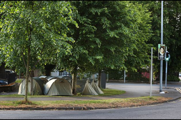 Asylum seekers move tents to Ballsbridge after canal space gets fenced off