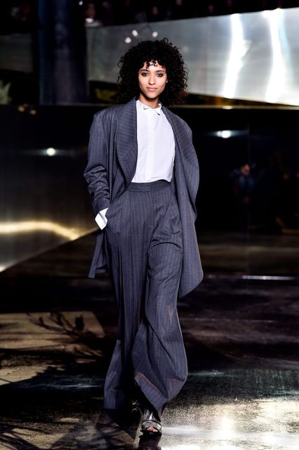 Carmen Kass walks the runway during the Versace Ready to Wear News Photo  - Getty Images