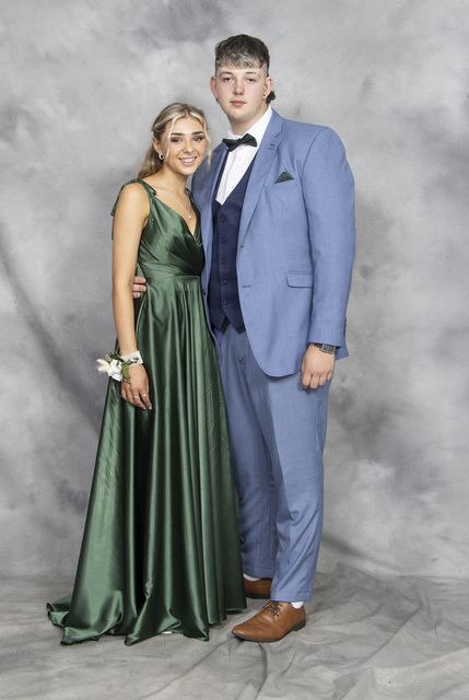 Sophie Roach et Adam Dempsey se sont amusés à la soirée de remise des diplômes du Selskar College à l'hôtel Talbot mardi soir.