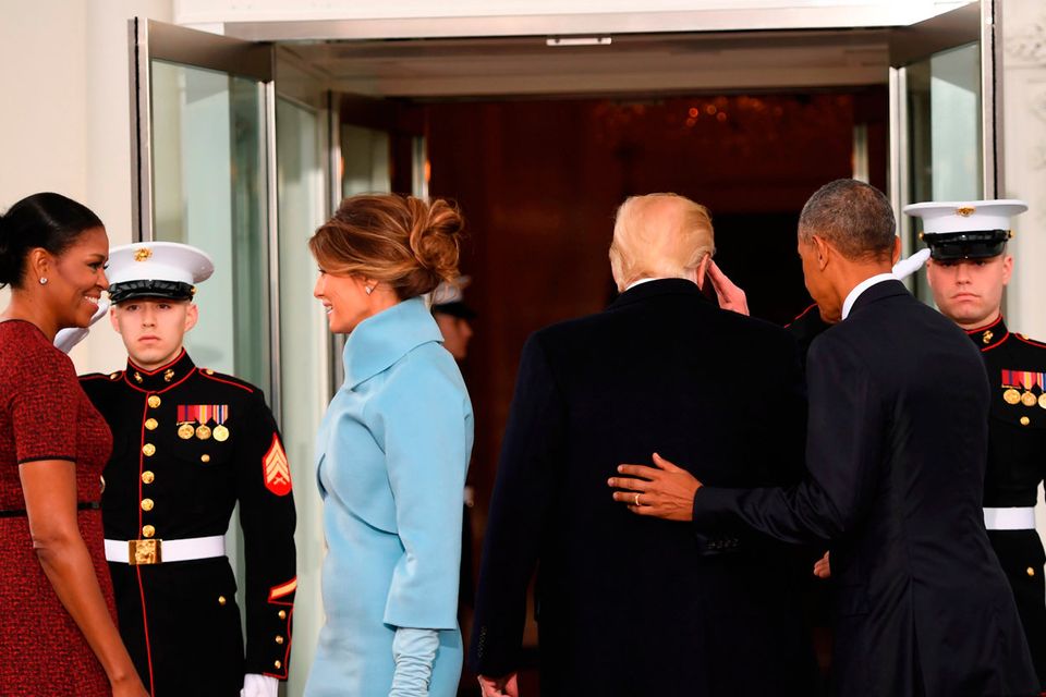 US President Barack Obama(R) and First Lady Michelle Obama(L) welcome President-elect Donald Trump(2nd-R) and his wife Melania(2nd-L) to the White House