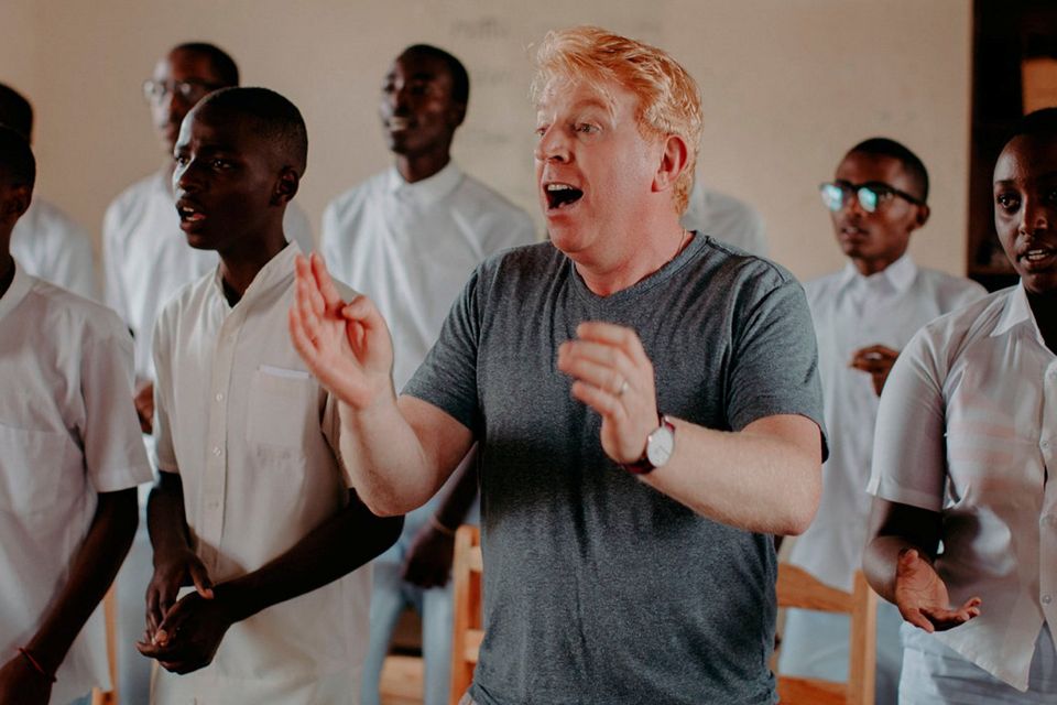 Singer and Bóthar ambassador Tommy Fleming singing with high school students. Photo: Sean Curtin