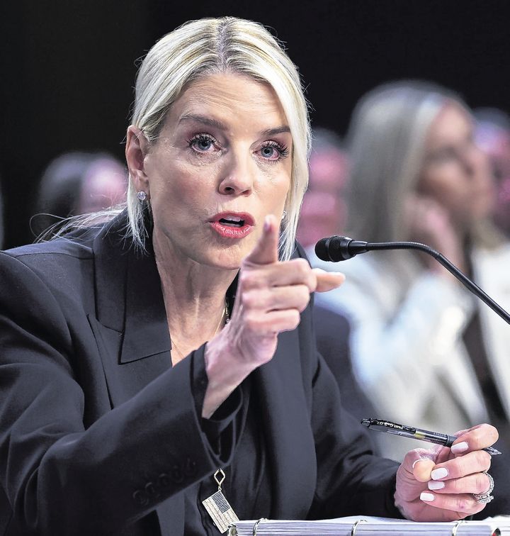 Former attorney general Pam Bondi faces charge?of contempt after failing to testify before Epstein probe