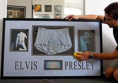 Elvis Strips Down To His Underwear For THIS Amazing Reason