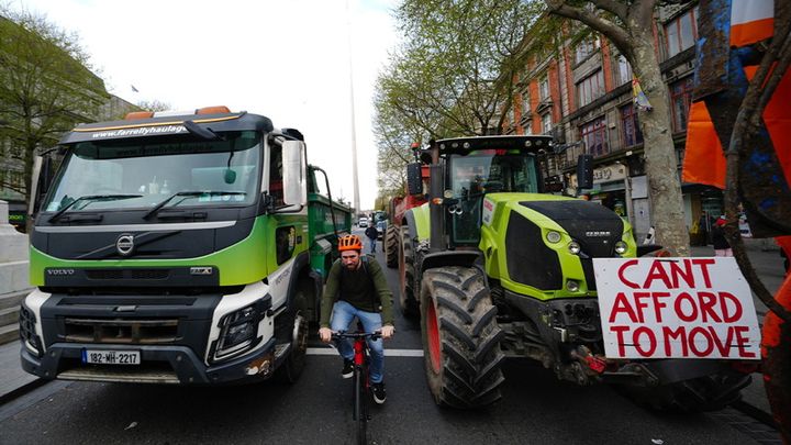 ‘A gun can’t be put to the head of Government,’ Taoiseach says as army moves to clear fuel protest blockades