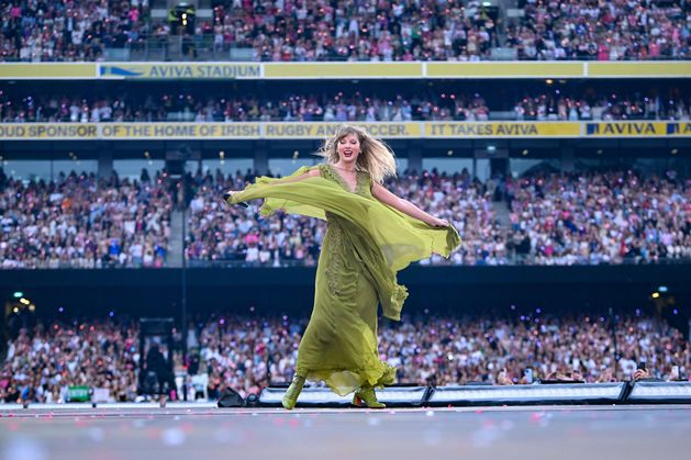 Предложения руки и сердца, народные гимны и «póg mo thóin»: Тейлор Свифт затмила всех своим аншлаговым туром Eras на стадионе Aviva в Дублине