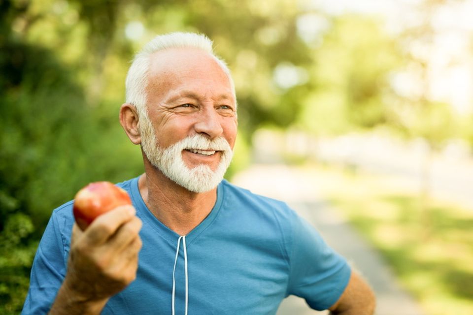 Older people who eat apples every day are at a greater advantage when it comes to health, say Harvard scientists. Photo: Getty
