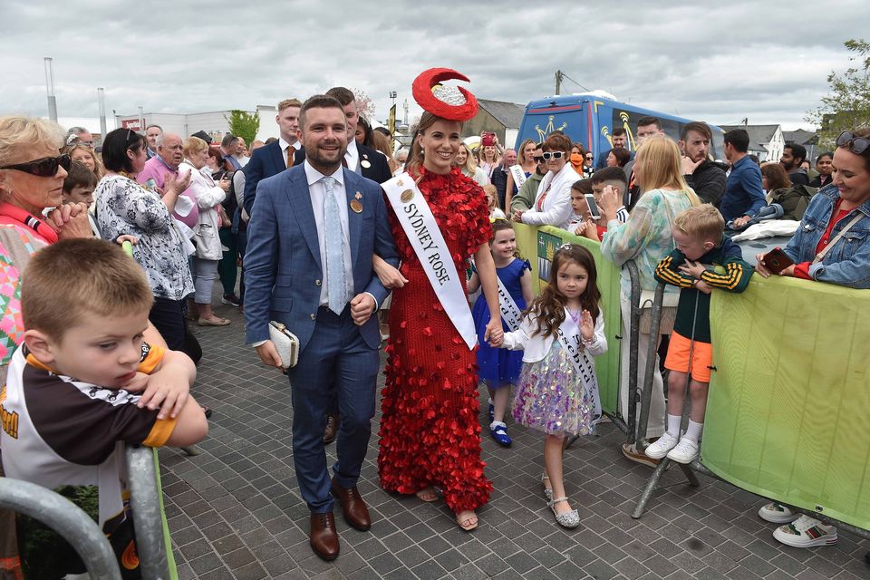 Sydney Rose asistió a la recepción cívica de Keys Island organizada por el Consejo del Condado de Kerry el viernes con Ashling Heneghan y Paul Tobin. Foto de Dominic Walsh.