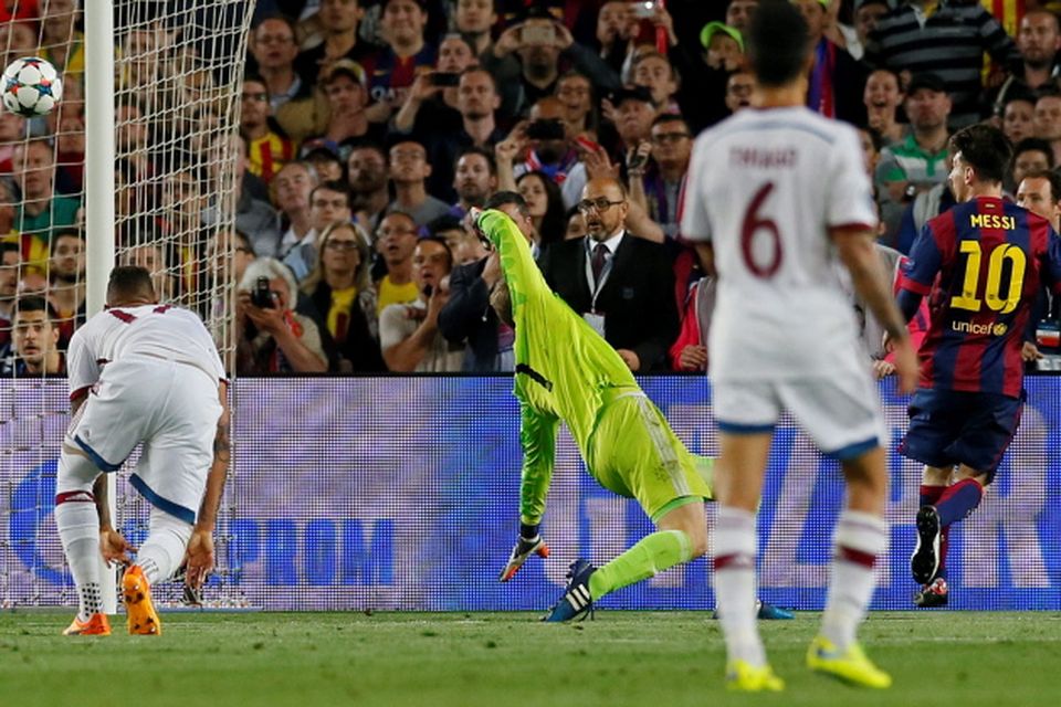 Football - FC Barcelona v Bayern Munich - UEFA Champions League Semi Final First Leg - The Nou Camp, Barcelona, Spain - 6/5/15
Barcelona's Lionel Messi scores their second goal
Reuters / Albert Gea