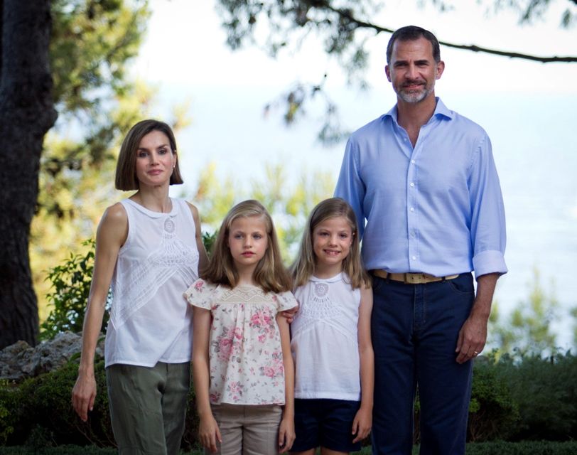 Spanish King Felipe VI (R) and Queen Letizia (L) pose with their daughters Spanish crown princess Leonor (2nd L) and princess Sofia at the Marivent Palace on the island of Mallorca on August 3, 2015. AFP PHOTO / JAIME REINAJAIME REINA/AFP/Getty Images