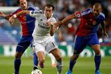 thumbnail: Real Madrid's Gareth Bale (C) fights for the ball against FC Basel's Luca Zuffi (L) and Walter Samuel