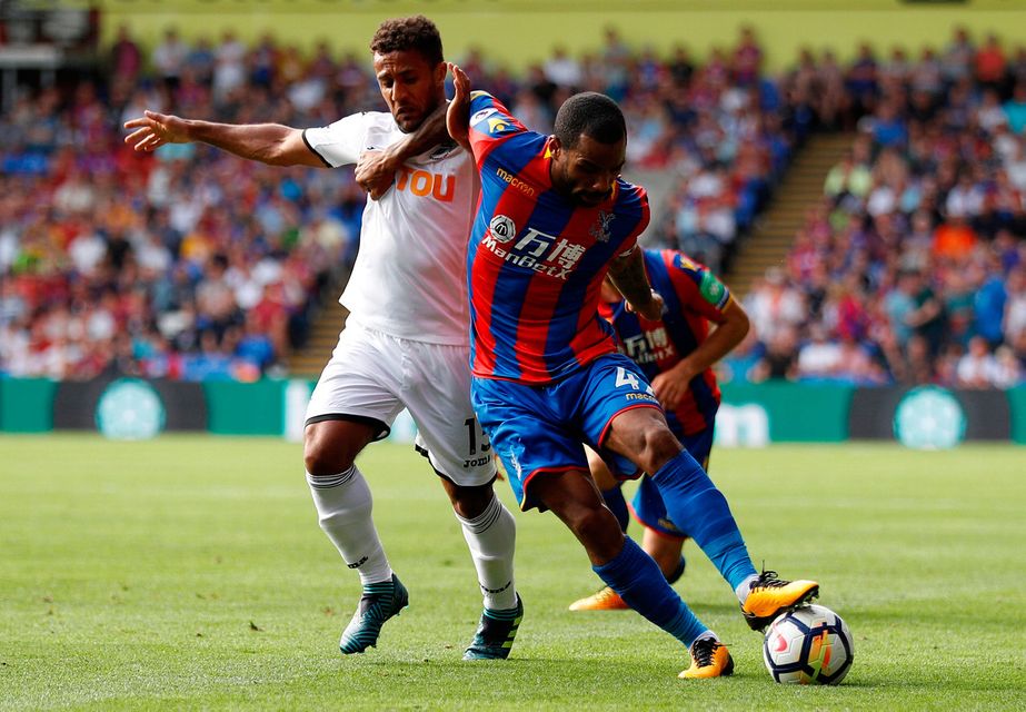 Crystal Palace's Jason Puncheon in action with Swansea City's Wayne Routledge Photo: REUTERS/Peter Nicholls